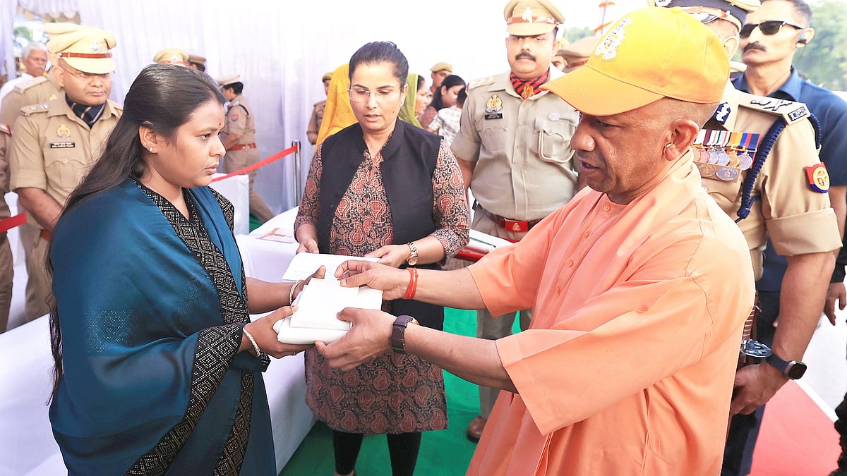 Police Commemoration Day 2026: CM Yogi Adityanath Pays Tribute To 6 UP Police Personnel, Honours Martyrs' Families In Lucknow