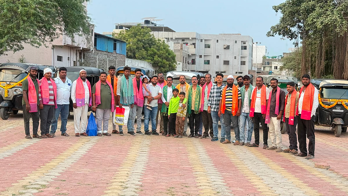 Passenger Rickshaw Drivers, Owners Felicitated Ahead Of Dussehra In Chhatrapati Sambhajinagar
