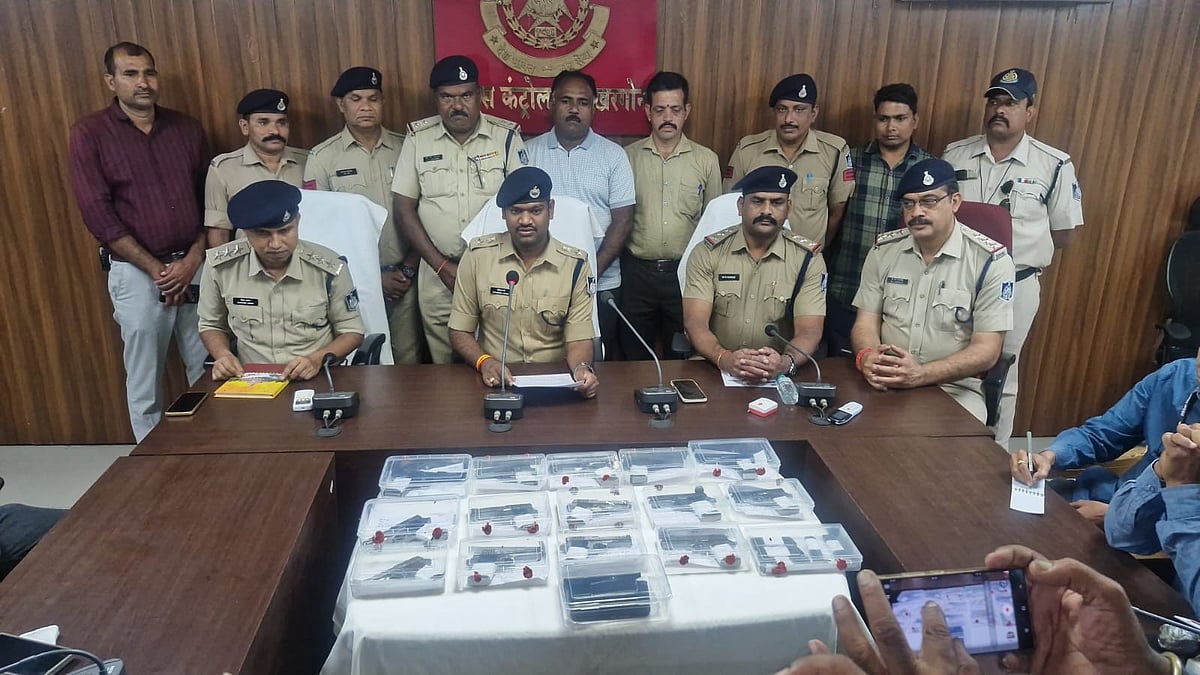 Four Arrested With 14 Illegal Pistols In MP's Khargone, Arms And Car Among ₹11.15 Lakh Seizure