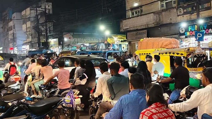 Indore Festive Shopping Rush Triggers Traffic Chaos On Jawahar Marg, Rajwada And MG Road; Illegal Parking, One-Way Violations Worsen Jams