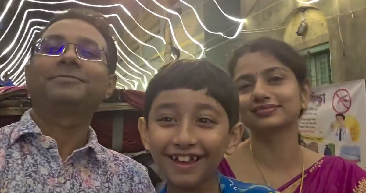 Viral VIDEO: Bengali Family’s Joyful Rickshaw Ride During Durga Puja Wins Hearts, Sanjiv Goenka Reacts