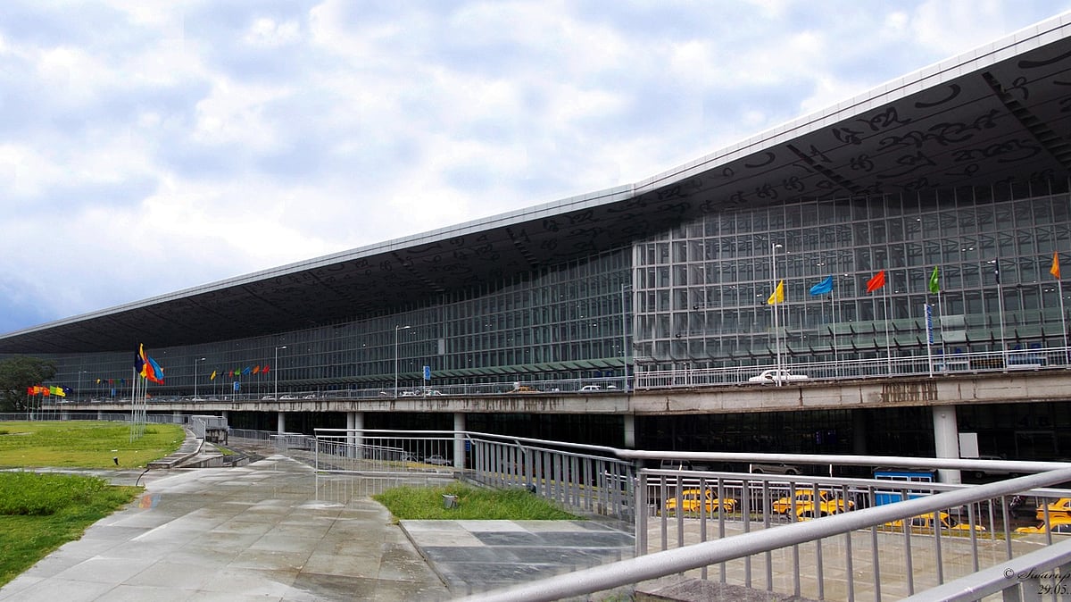 Kolkata Airport Bomb Threat: Handwritten Note Found In Women’s Washroom, Security Search Launched