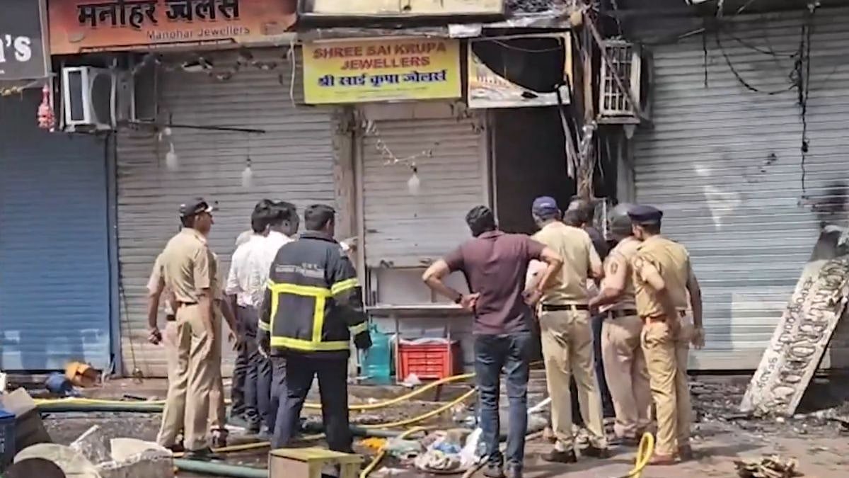 Mumbai Fire: VP Road Senior Inspector Seema Gaikwad Risks Her Life To Rescue 32 People Trapped In Bhuleshwar Market Building