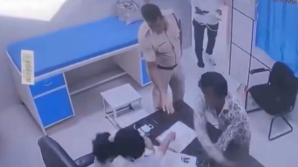Caught On Cam: Woman Doctor Slapped By Accused During Medical Examination At Wardha Primary Health Centre In Maharashtra; Doctors Threaten OPD Shutdown