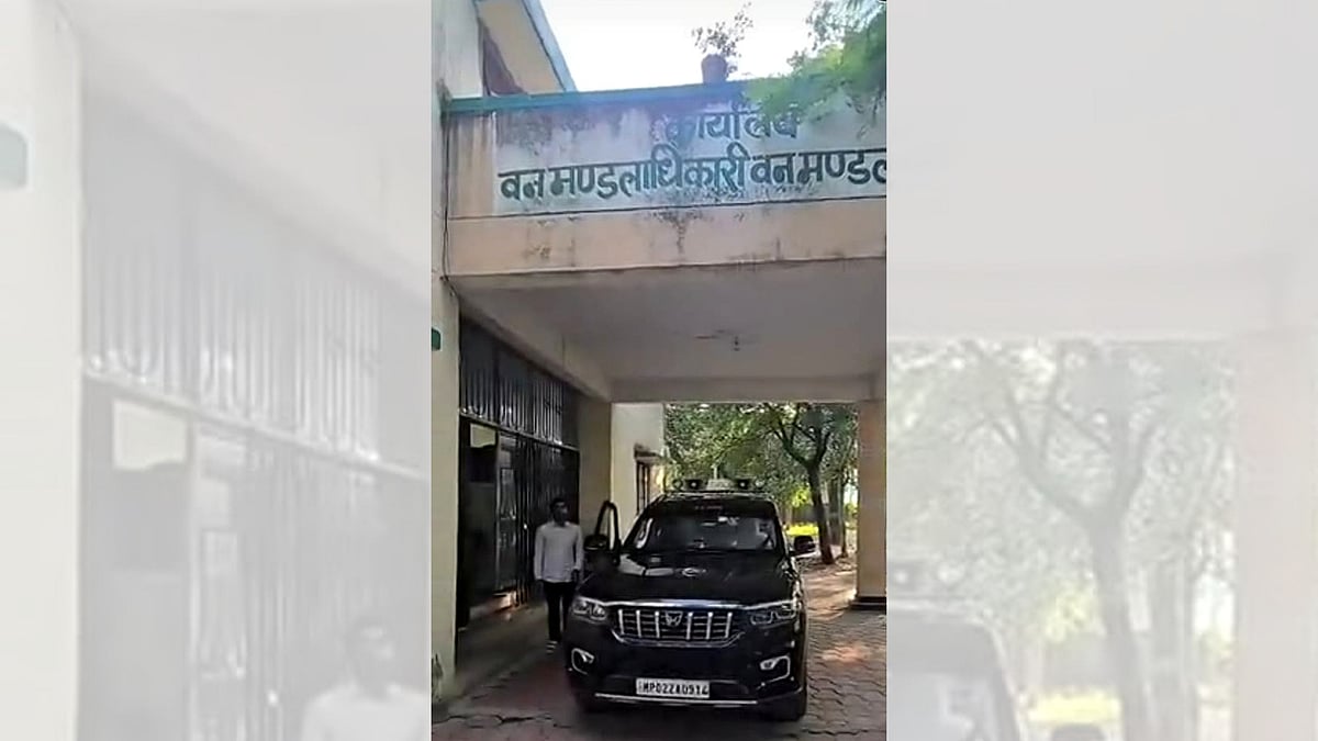MP’s Ujjain Forest Guard Aspirant Caught Taking Motorcycle Ride During 25-Km Walking Test, Disqualified After Video Evidence