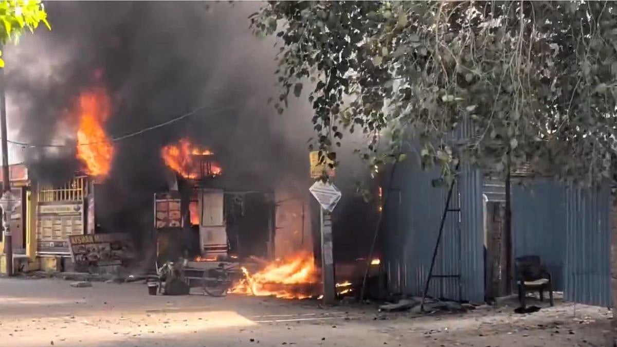 Noida Fire: One Dead As Blaze Engulfs Five Temporary Shops In Raipur Village | Videos