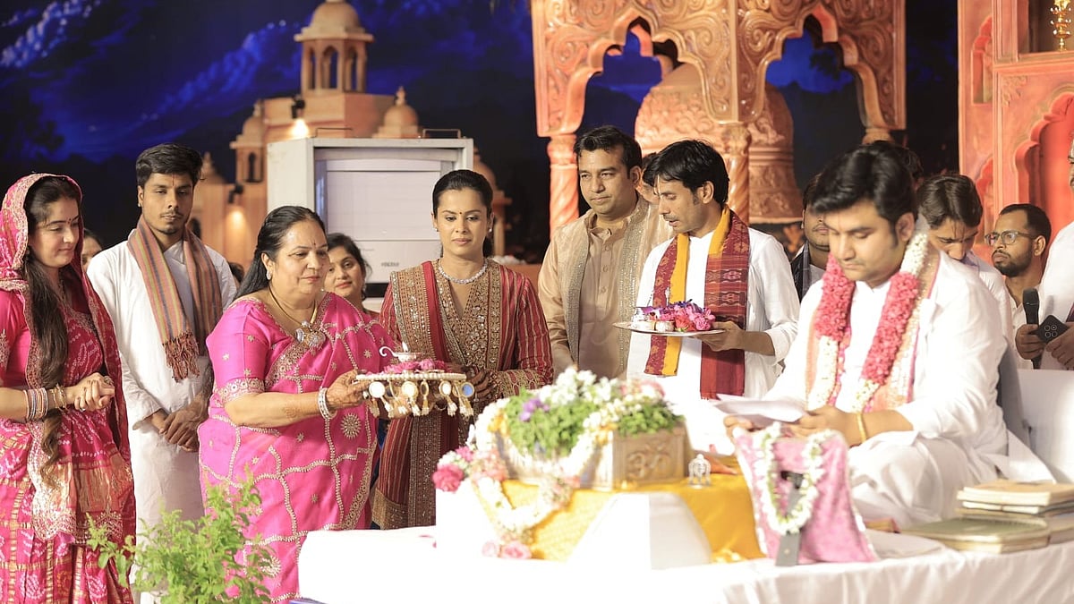 Over 30,000 Devotees Attend Shrimad Bhagwat Katha In Indore As Indresh Maharaj Highlights Divine Love And Devotion; Sharad Utsav On October 26