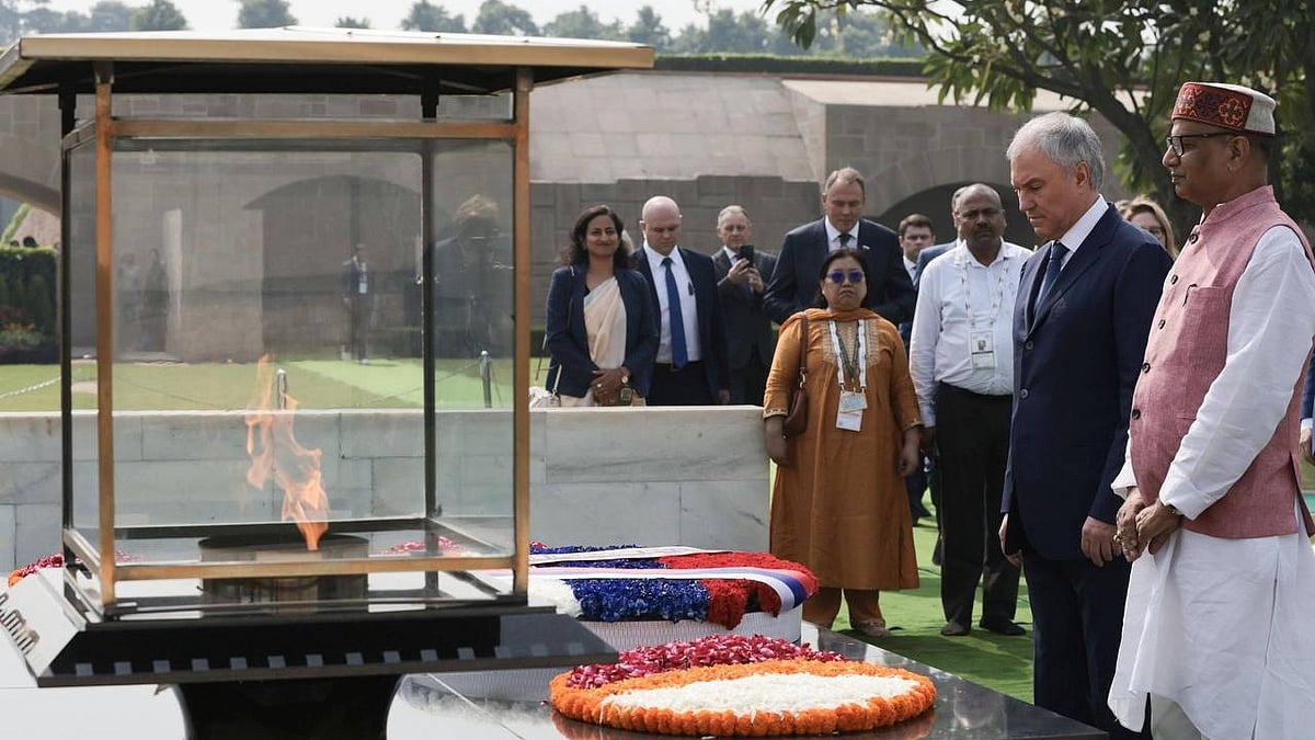 Russian State Duma Chairman Vyacheslav Volodin Pays Tribute To Mahatma Gandhi At Rajghat Ahead Of BRICS Parliamentary Forum