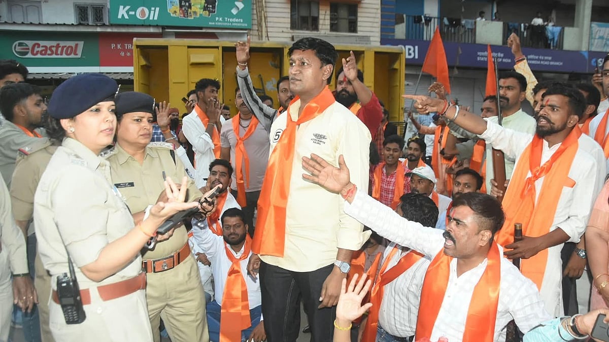 VHP Activists Block Road In Bhopal After Police Object To Girls Carrying Swords During Durga Vahini Yatra; Procession Later Allowed