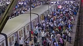 Mumbai: 21-Year-Old Man Dies After Being Hit By Local Train At Bhandup, Dragged For 15-20 Mins