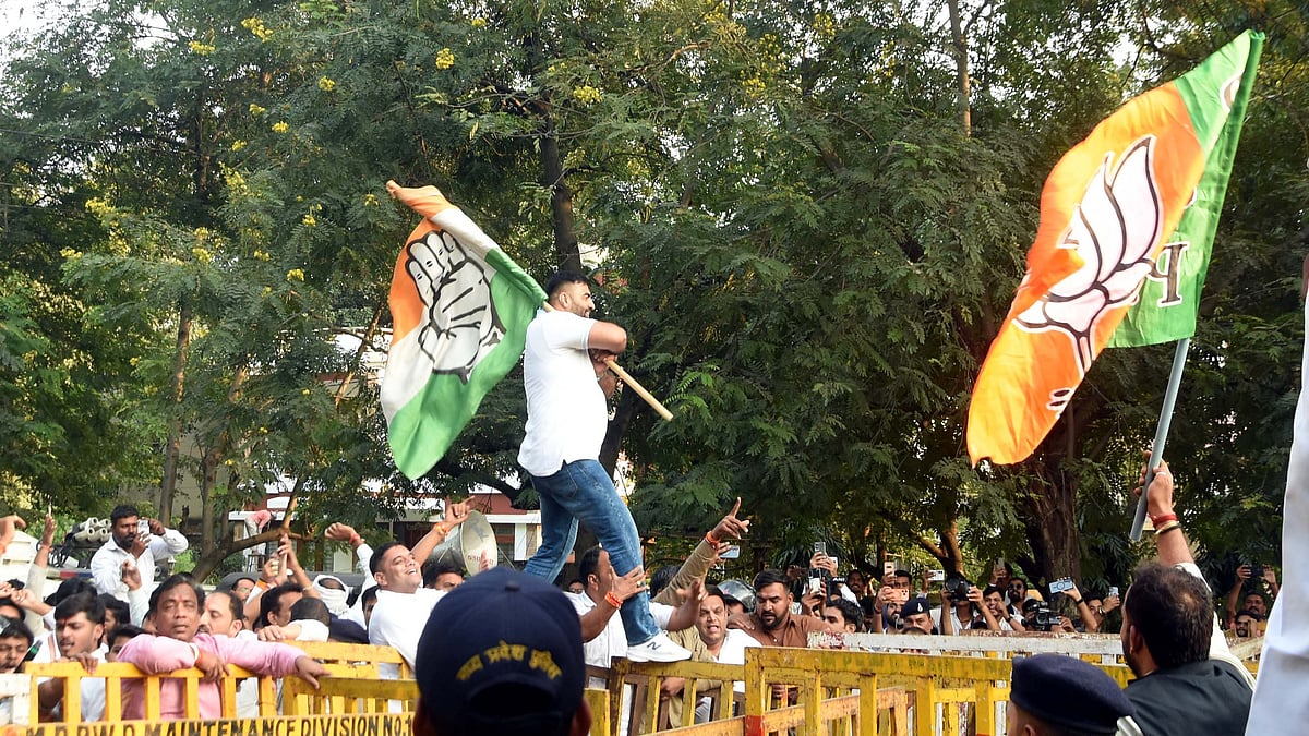 Bhopal BJP Workers Gherao Congress Office Over Kharge's Remark On PM Modi's Father, Police Use Water Cannon; Congress Leader Injured