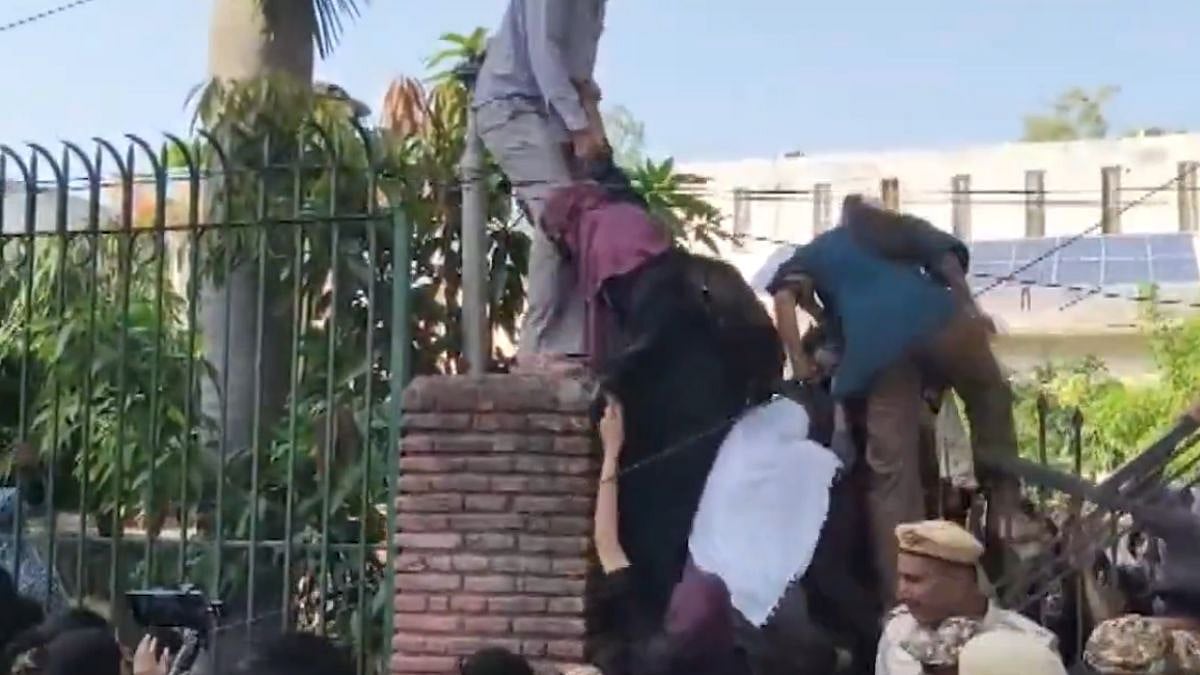 Delhi: Scuffles At Jamia University As Students Refuse To End Protest Over Union Elections - Video