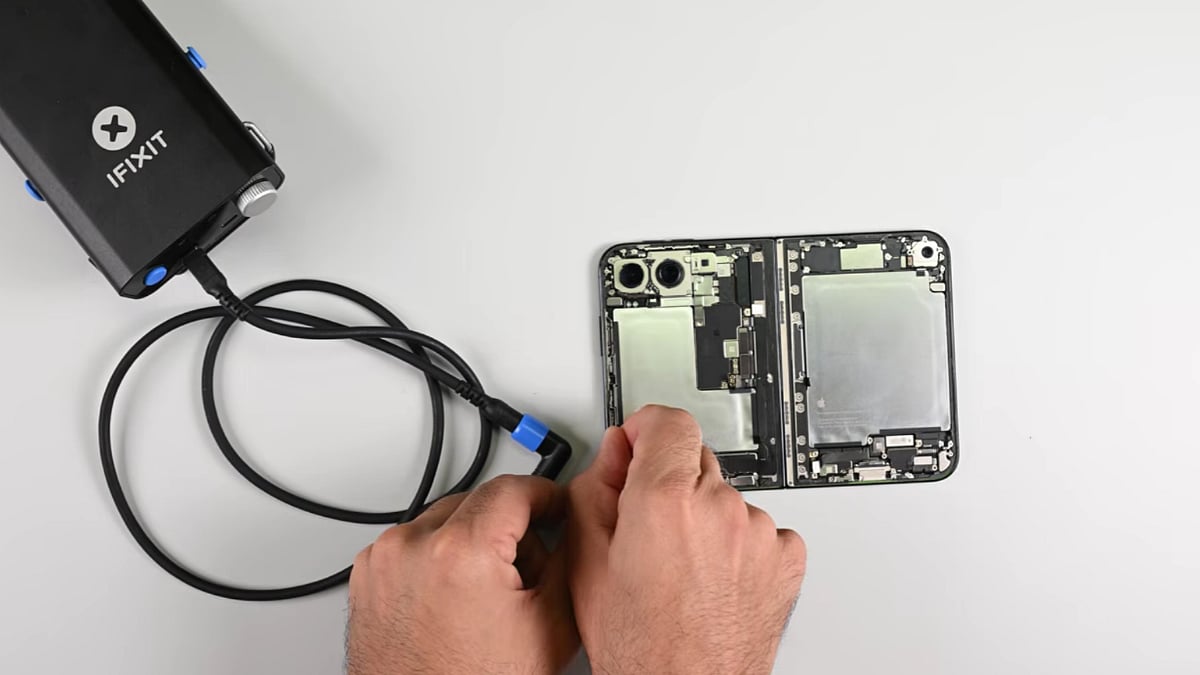 iPhone Duo Teardown Exposes Costly Inner Screen Weakness As Early Buyers Report Display Damage