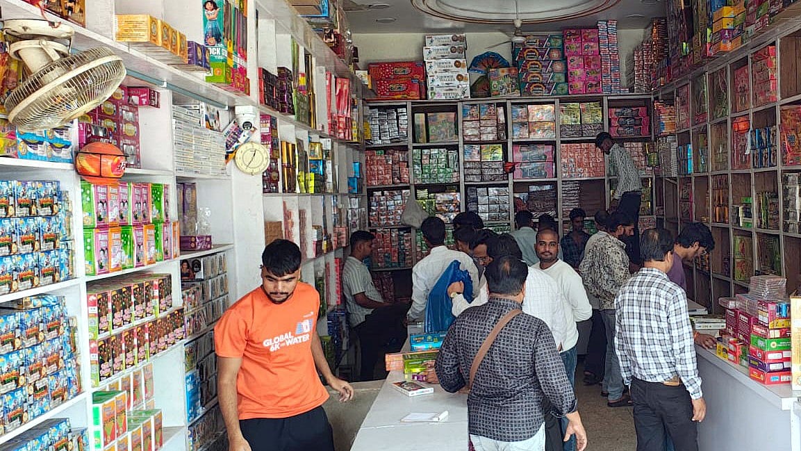 Bhopal Administration To Finalise Firecracker Sale Sites And Explosive Storage Limits Ahead Of Diwali As Halalpura Market Relocation Awaits High Court Decision