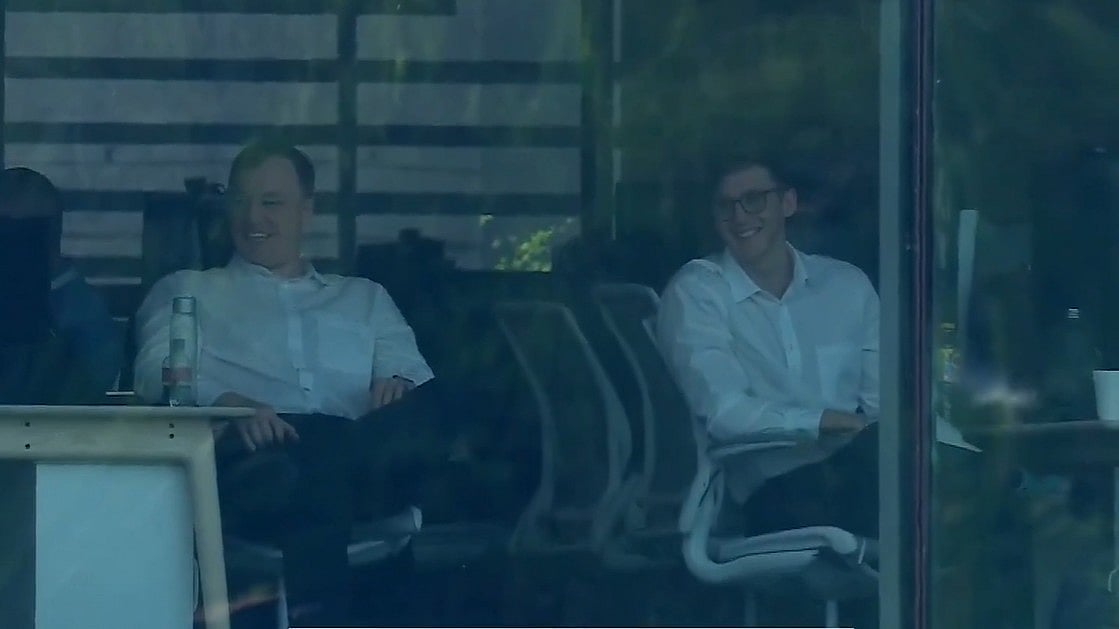 Boss Is Watching! Two Employees Caught Enjoying Live Cricket At Work, Hilarious Escape Attempt Goes Viral During SA vs AUS 3rd Test | Video
