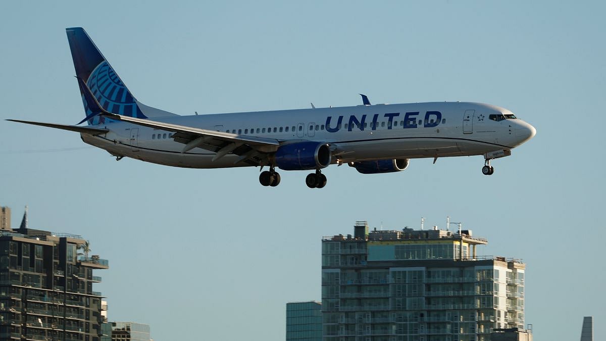 'I'm Gonna Hijack This Plane': United Airlines Flight Bound For Newark Diverted To Las Vegas After Passenger's Threatening Text