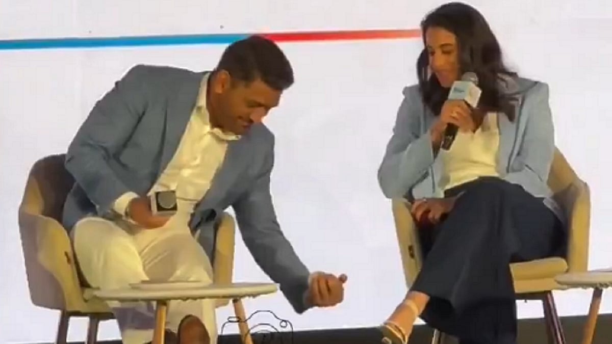 'Still Got His Reflexes': Fans In Awe As MS Dhoni Quickly Reacts To Catch The Ball After It Slips From His Hand; VIDEO