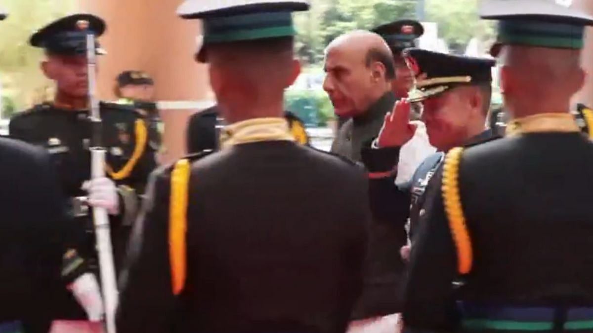 Rajnath Singh Receives Ceremonial Guard Of Honour Ahead Of 13th ASEAN Defence Ministers’ Meeting-Plus In Philippines | Video