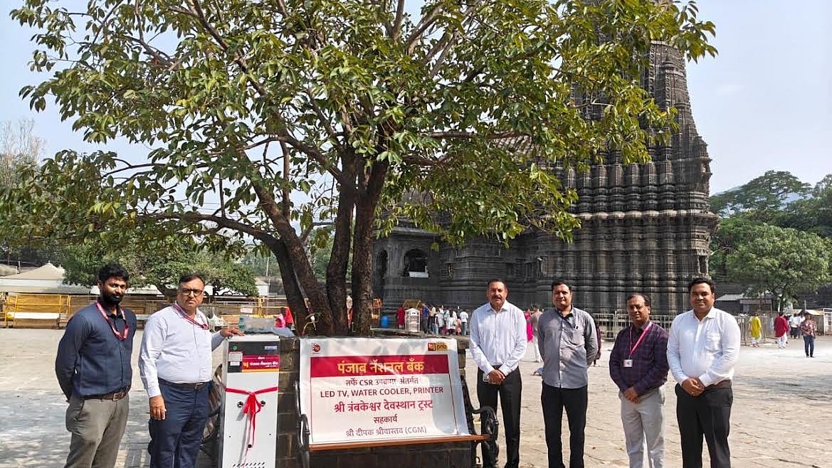 Nashik: PNB Donates Equipment To Trimbakeshwar Temple Trust During Vigilance Awareness Week