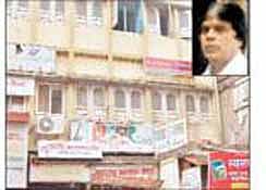 Drunk bandmaster falls from 2nd floor, dies