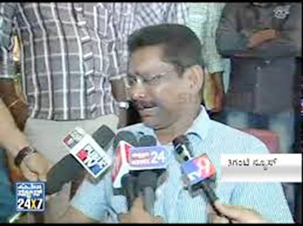 Bangalore IPS officer caught taking snaps of young girls