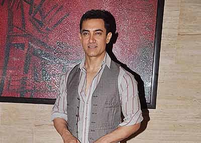 Aamir reacts to SRK’s dig on nude PK poster