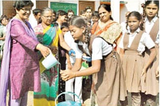 27K students wash hands for Gunnies record