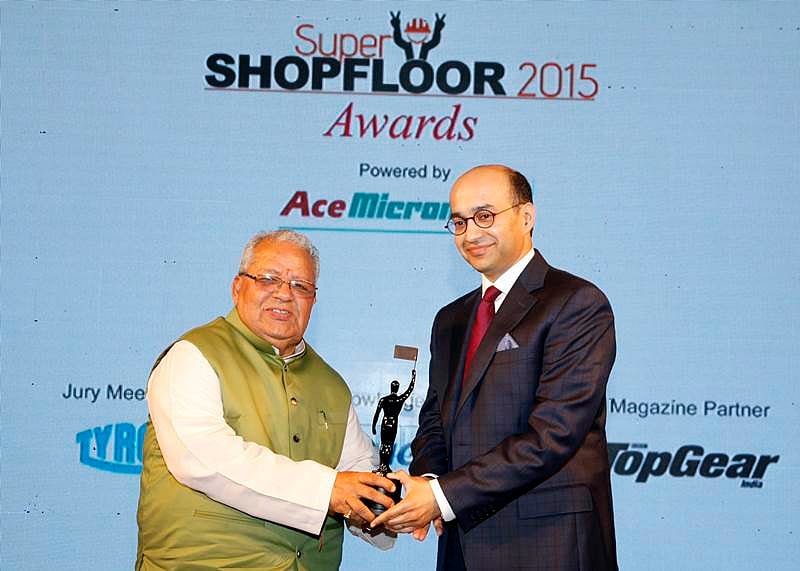 Amit Kalyani receiving The Machinist Super Next Generation Leader 2015 award