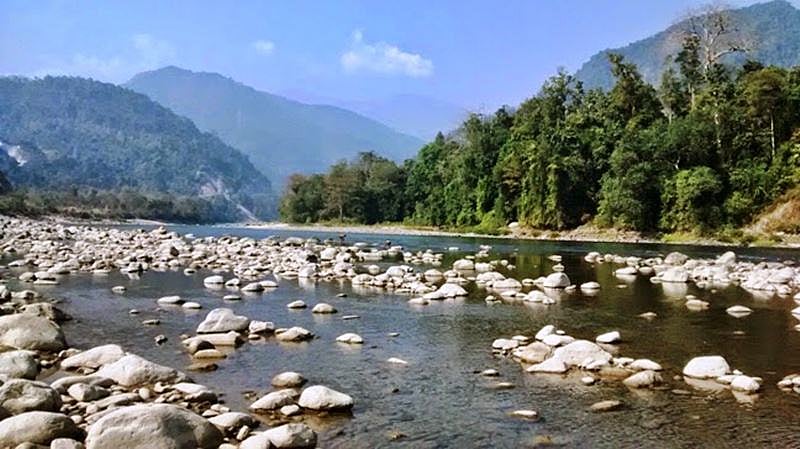 The beautiful Kameng River at Bhalukpong<br />Picture credits: www.angraj.in