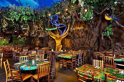 Dine into the 10 best thematic restaurants of Mumbai