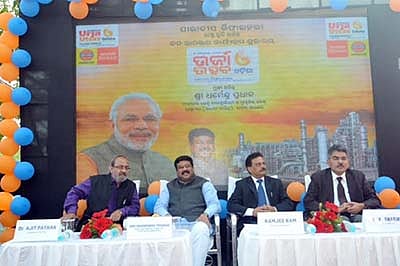 Petroleum Minister flags off 30 vehicles to create awareness about Paradip Refinery