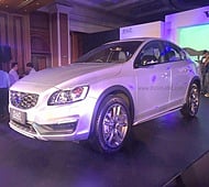 Volvo S60 Cross Country with 201 mm ground clearance launched in India