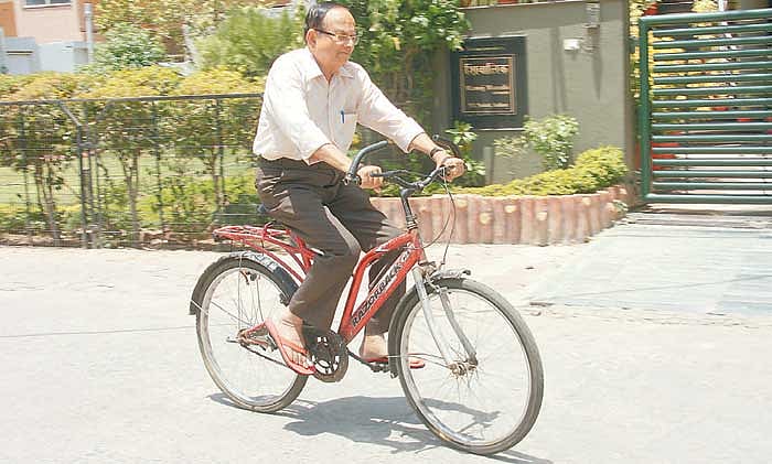 Innovator Rajkumar Jhanjhari with his modified cycle. Photo by Pintu Namdev