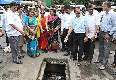 Sena, BJP on collision course over Mumbai potholes