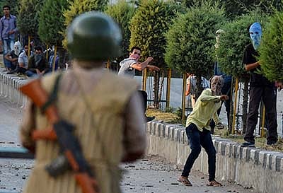 HC seeks Centre’s report on use of pellet guns in Kashmir