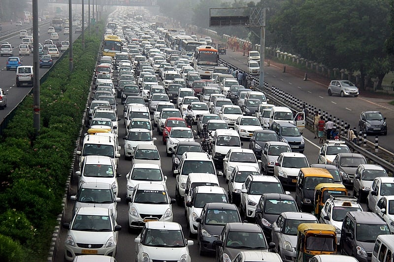 Madhya Pradesh: 17-hr traffic jam on Dabra-Bhitarwar road leaves commuters stranded