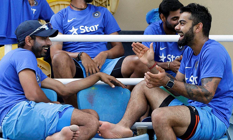 Virat Kohli with his teammates | Photo: PTI