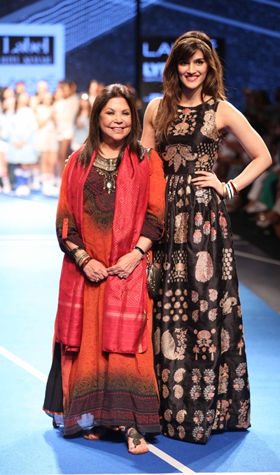 Kriti Sanon walks for The Label by Ritu Kumar at LFW WF 2016 (2)