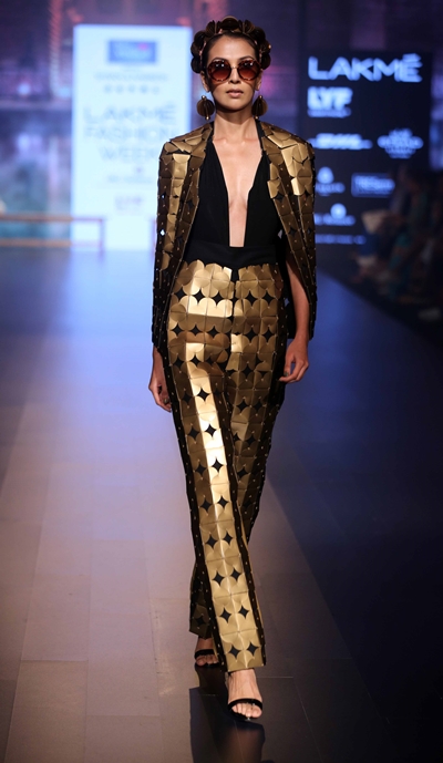 Model walks for Shivan and Narresh at LFW WF 2016 (3)