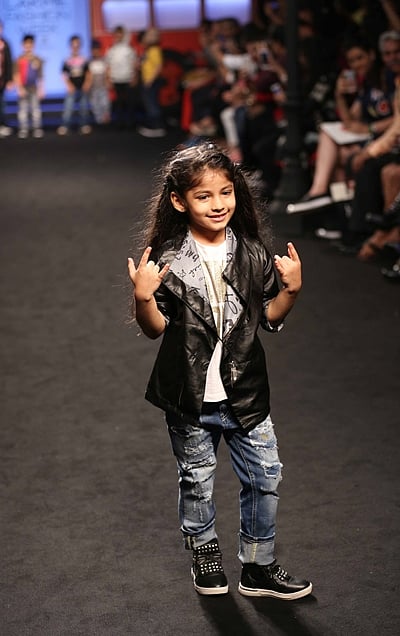 Model walks for The Hamleys Show styled by Diesel at LFW WF 2016 (3)