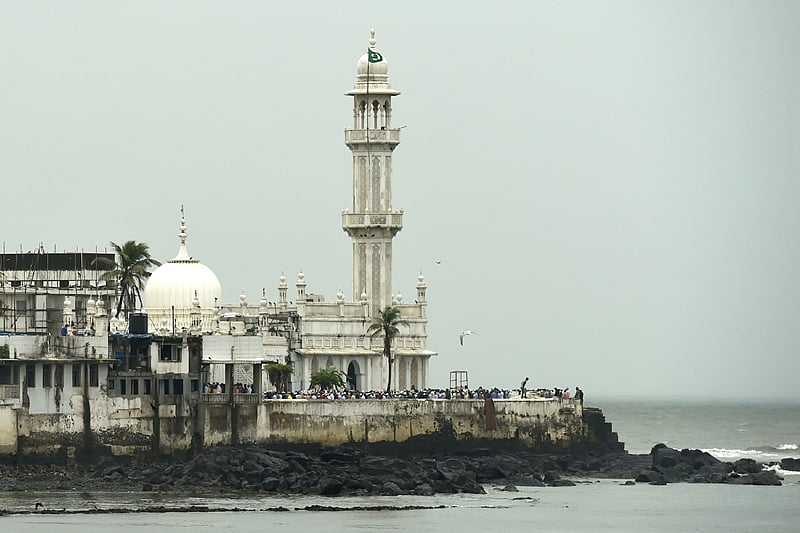 Mumbai: 23 thousand people get benefit at free diabetes and eye check-up for Haji Ali Dargah devotees