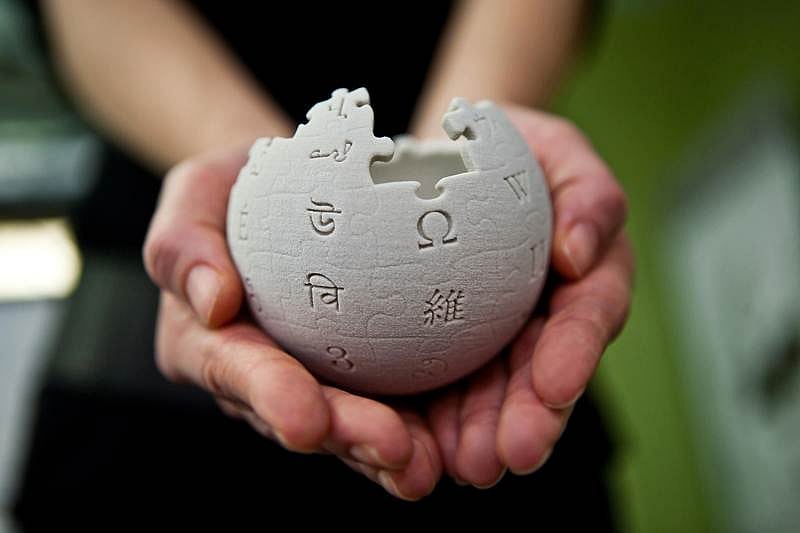 Wikipedia takes a bite, at Indian food and forts