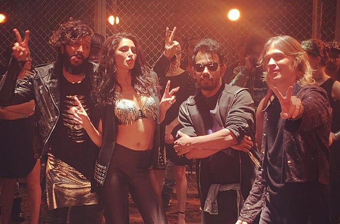 Riteish rocks, Nargis sizzles in ‘Banjo’s party song