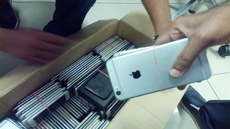AIU officers seize valuables at Mumbai airport