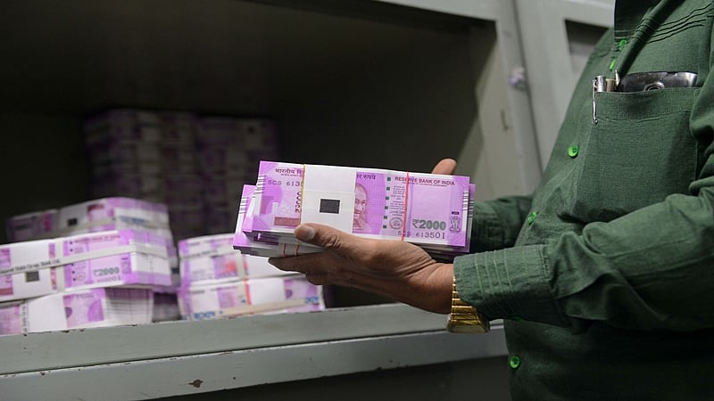 Mumbai: Air Intelligence Unit arrests passenger with Rs 28 lakh in new notes