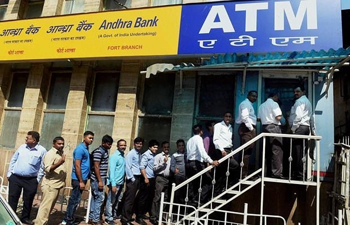 Mumbai: Nearly a month post demonetisation, common man feels the cash crunch