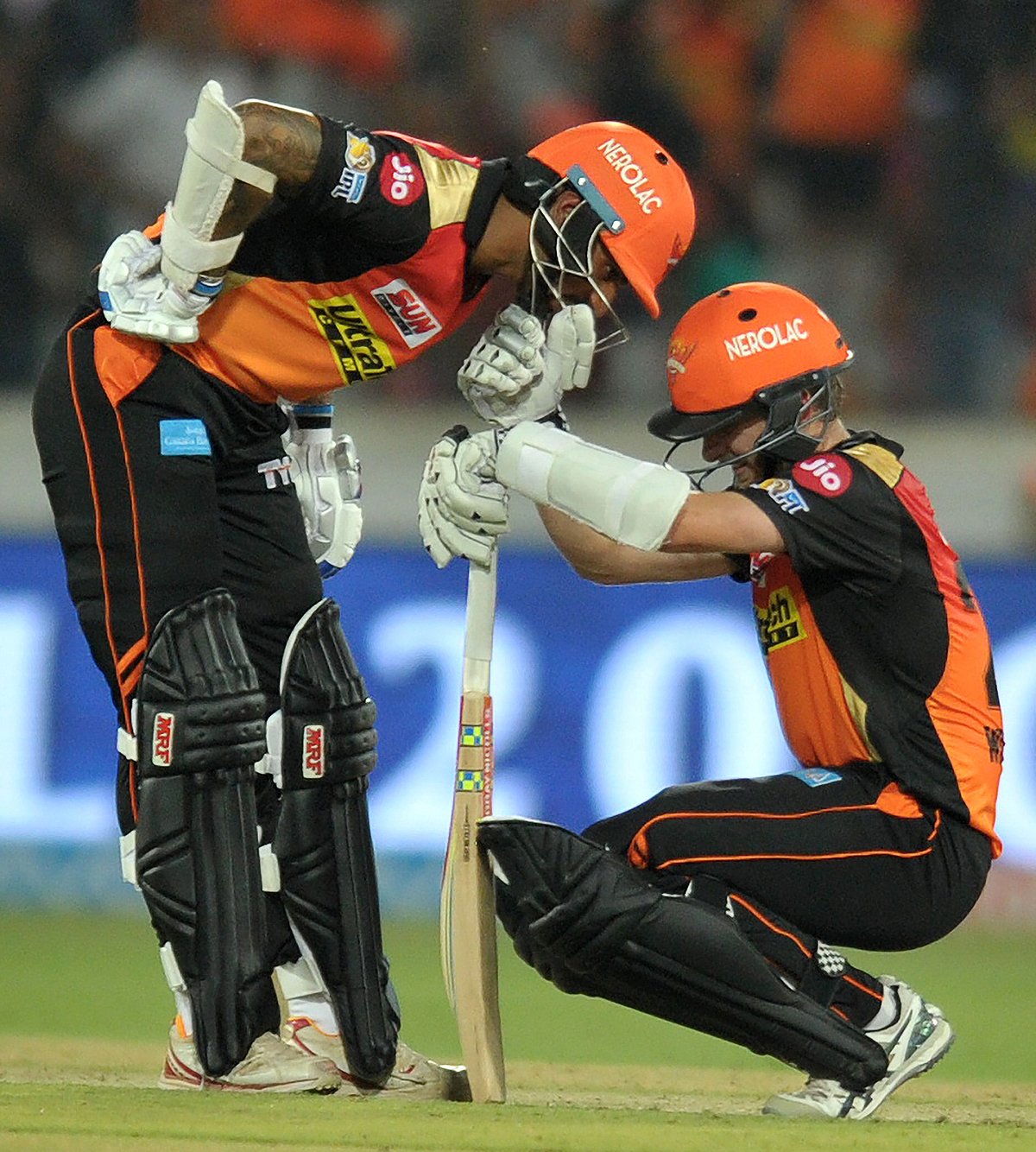 Sunrisers Hyderabad batsmen Shikhar Dhawan (L) and Kane Williamson speak between overs during the 2017 Indian Premier League (IPL) Twenty20 cricket match between Sunrisers Hyderabad and Delhi Daredevils at The Rajiv Gandhi International Stadium in Hyderabad on April 19, 2017. ——IMAGE RESTRICTED TO EDITORIAL USE – STRICTLY NO COMMERCIAL USE—– / GETTYOUT—— / AFP PHOTO / NOAH SEELAM / —-IMAGE RESTRICTED TO EDITORIAL USE – STRICTLY NO COMMERCIAL USE—– / GETTYOUT