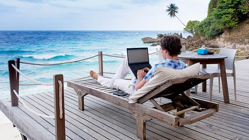 The digital nomad: The new way to work