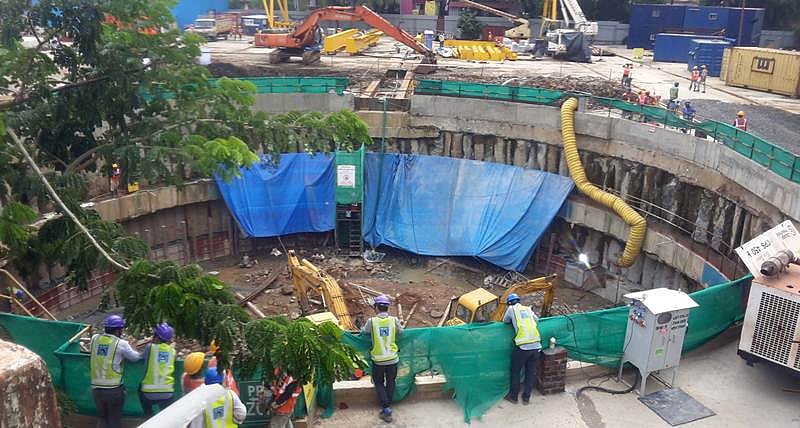 Mumbai: Girgaum Christians and Parsees join hands on Metro III
