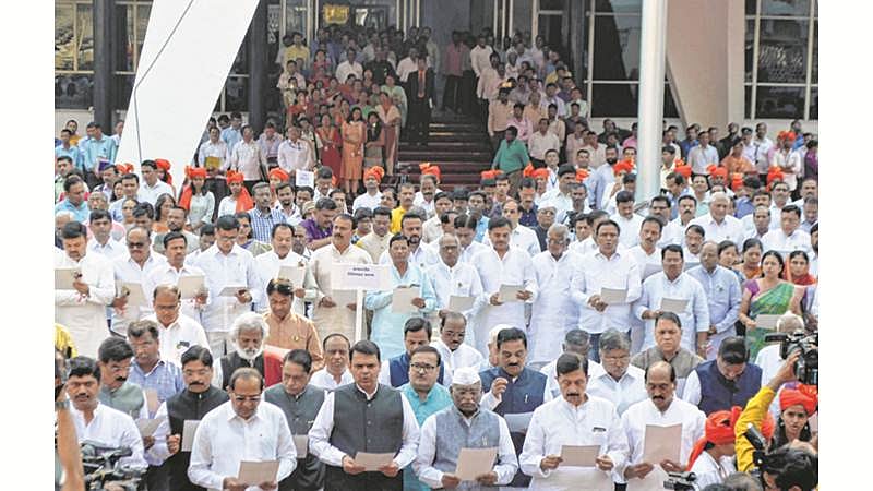 Devendra Fadanvis directs admin to resolve drought relief issue in 48 hours